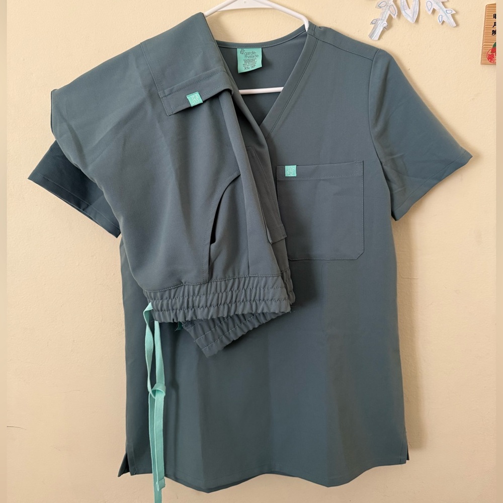 NWOT Garde Malade - Ocean Grey Scrub Set in XS